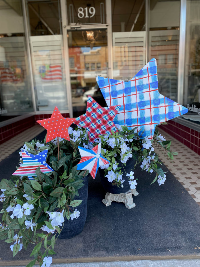 Americana: Set of 3 Patterned Metal Stars with Stakes