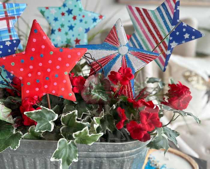Americana: Set of 3 Patterned Metal Stars with Stakes