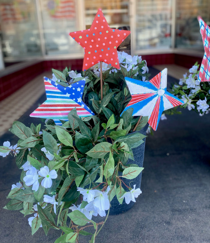 Americana: Set of 3 Patterned Metal Stars with Stakes