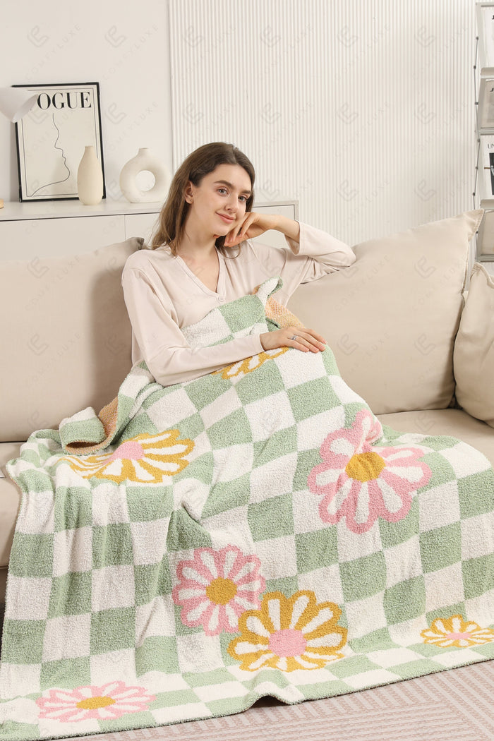 CHECKERED & DAISY PATTERN THROW BLANKET GREEN THROW BLANKETS