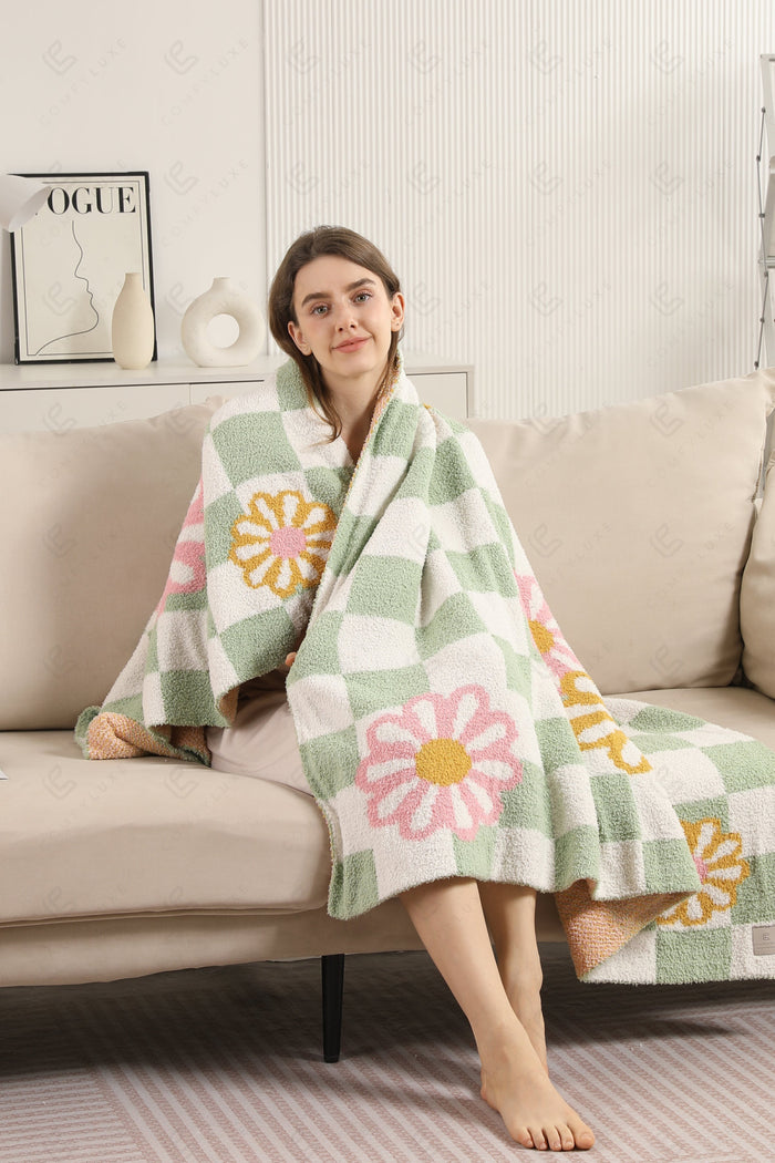 CHECKERED & DAISY PATTERN THROW BLANKET GREEN THROW BLANKETS