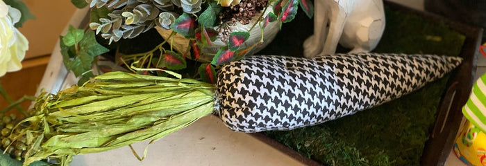 Houndstooth Black and White Fabric Carrot 18” length