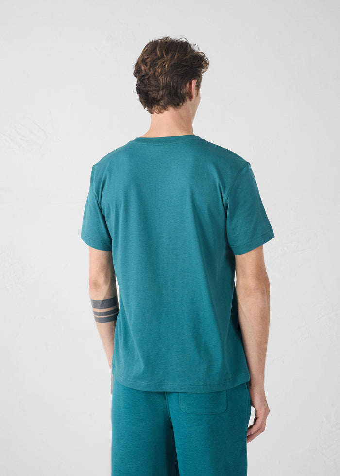 5_LONE-GRADIENT_UTSH212501-21F_13.jpg