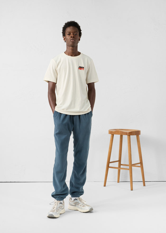 4_LONE-GRADIENT_UTSH212501-90H_12.jpg