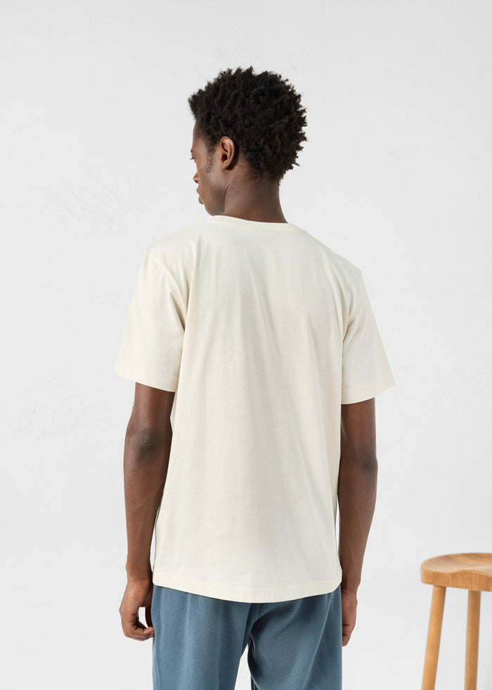 5_LONE-GRADIENT_UTSH212501-90H_13.jpg